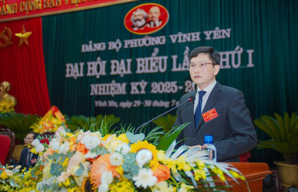 Đồng chí Ngô Chí Tuệ, Bí thư Đảng ủy phường Vĩnh Yên phát biểu tại đại hội