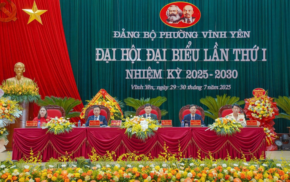 Đoàn Chủ tịch đại hội