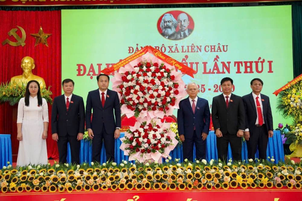 đồng chí Ngô Văn Dụ, nguyên Ủy viên Bộ Chính trị, nguyên Bí thư Trung ương Đảng, nguyên Chủ nhiệm Ủy ban kiểm tra Trung ương;