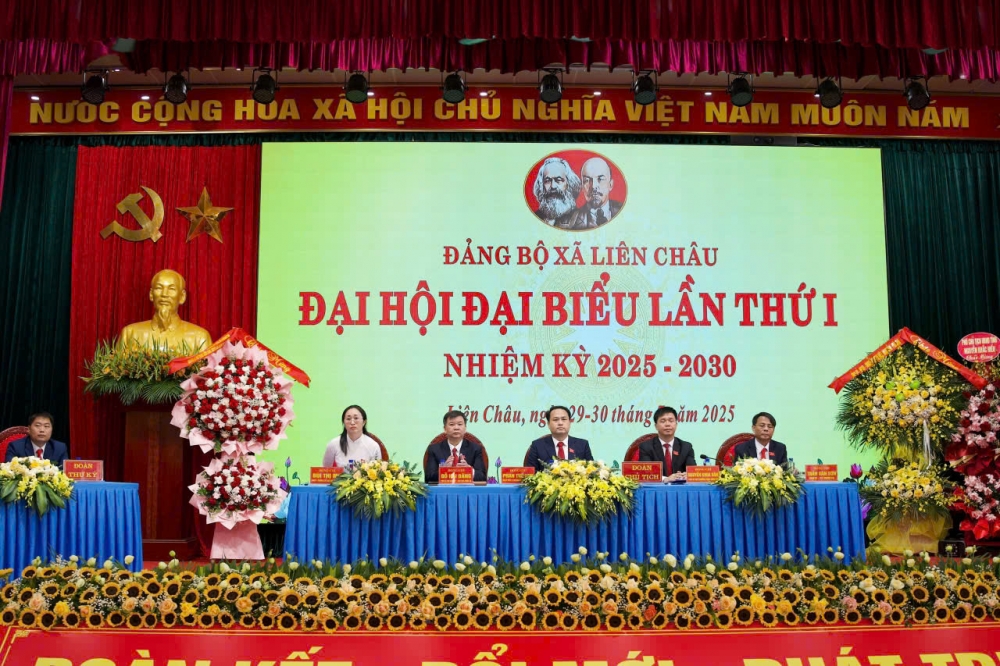 Đoàn Chủ tịch đại hội