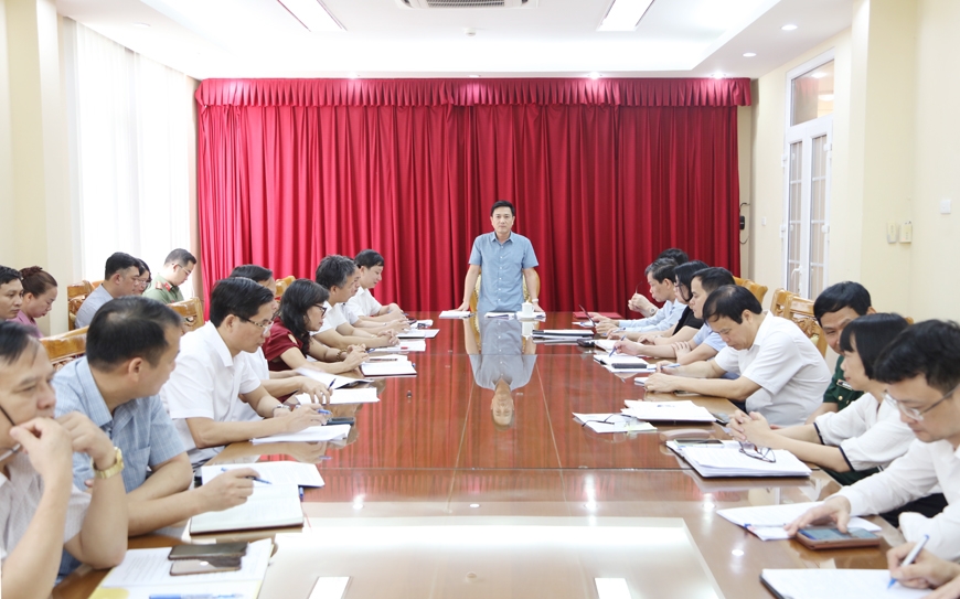 Phó Chủ tịch Thường trực UBND tỉnh Vũ Việt Văn phát biểu chỉ đạo tại cuộc họp