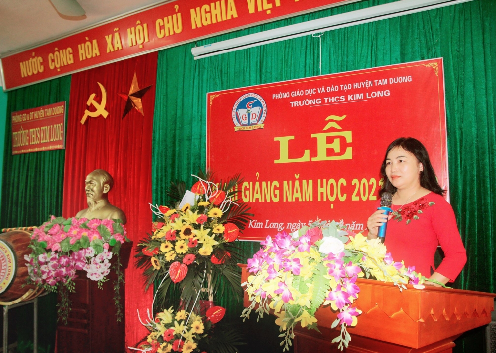 Nhà Giáo Đỗ Thị Minh Phượng- Hiệu trưởng Trường THCS Kim Long Lễ khai giảng năm học 2021-2022