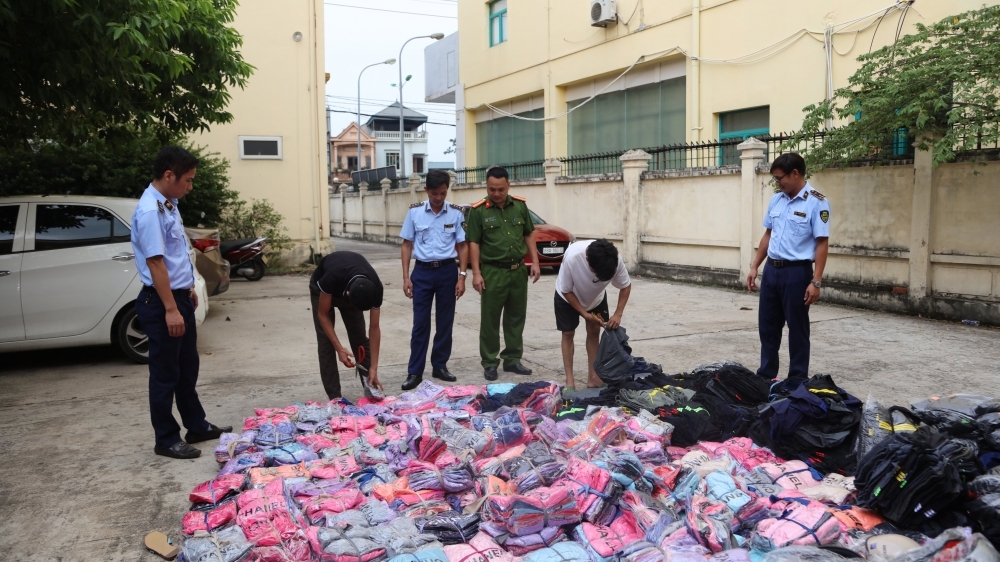 Vĩnh Phúc: Xử phạt trên 100 triệu đồng đối với cơ sở buôn bán hàng hoá giả mạo nhãn hiệu nổi tiếng