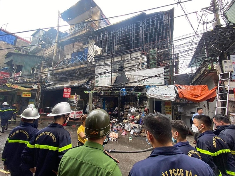 Hiện trường vụ cháy cháy nhà dân (kinh doanh thuê trọ) tại địa chỉ số 59 ngõ 879 Đê La Thành
