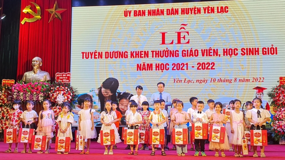 Yên Lạc (Vĩnh Phúc): Tuyên dương khen thưởng 141 học sinh, 12 giáo viên, học sinh giỏi