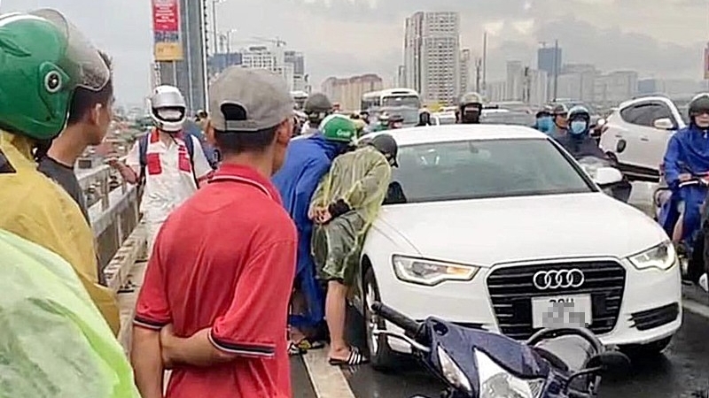 Người đàn ông tử vong dưới chân cầu Nhật Tân là chủ nhân bỏ lại xe Audi