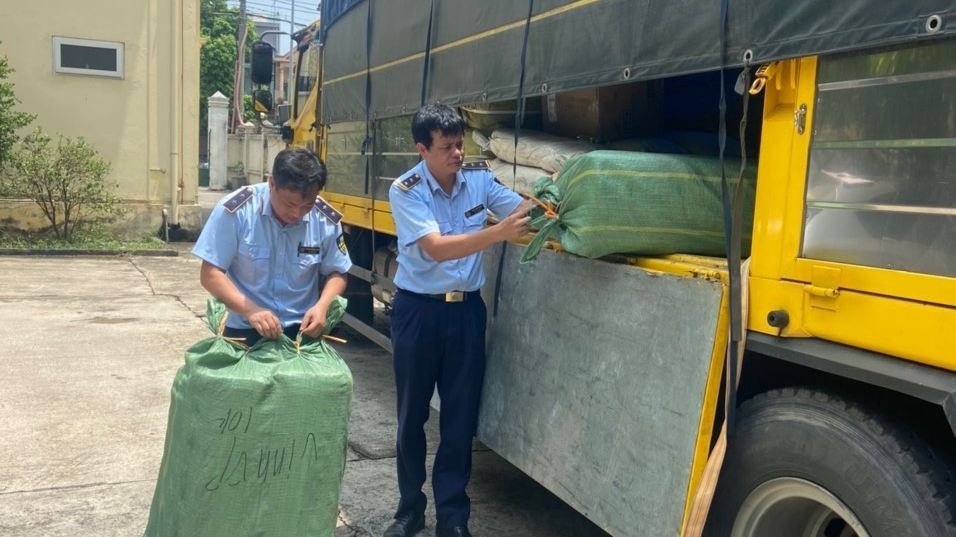 Vĩnh Phúc: Thu giữ hơn 28.000 sản phẩm, hàng hoá không rõ nguồn gốc từ Lào Cai về Vĩnh Tường