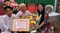 vinh phuc trao tang huy hieu 75 nam 70 nam tuoi dang cho cac dang vien lao thanh