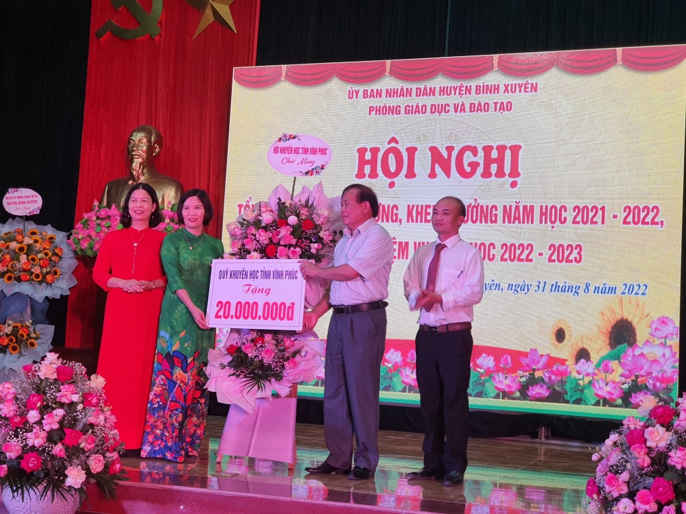 Vĩnh Phúc: Tuyên dương, khen thưởng, triển khai nhiệm vụ năm học 2022-2023