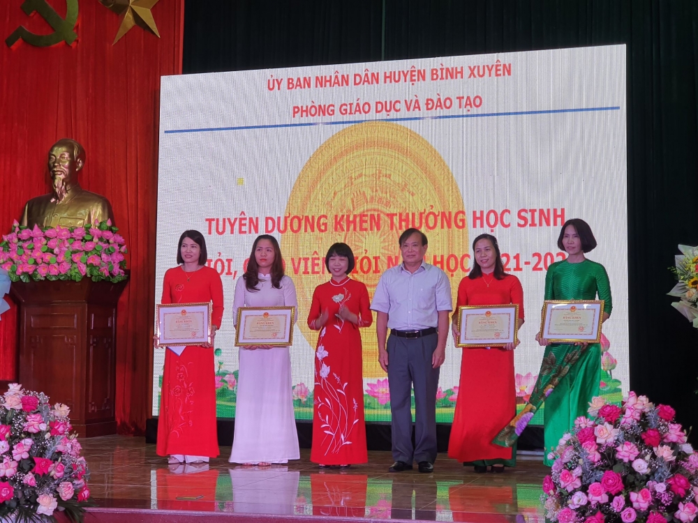 Vĩnh Phúc: Tuyên dương, khen thưởng, triển khai nhiệm vụ năm học 2022-2023