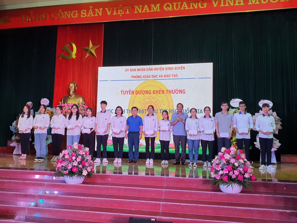 Vĩnh Phúc: Tuyên dương, khen thưởng, triển khai nhiệm vụ năm học 2022-2023