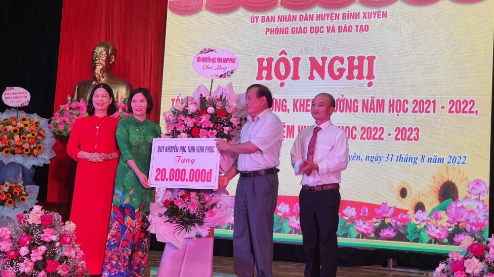 Vĩnh Phúc: Tuyên dương, khen thưởng, triển khai nhiệm vụ năm học 2022-2023
