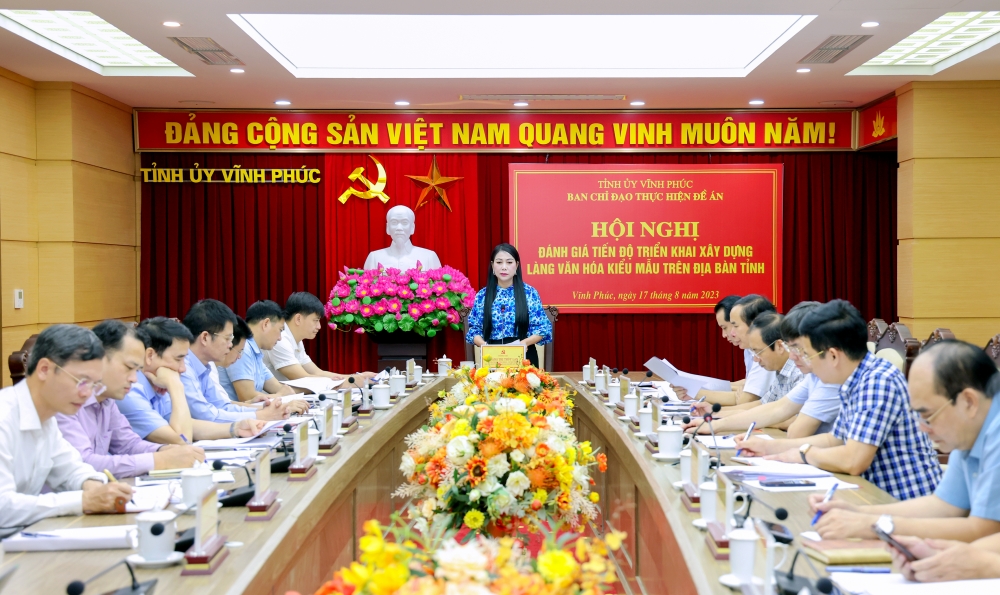 Bí thư Tỉnh ủy Hoàng Thị Thúy Lan phát biểu tại hội nghị. Ảnh: Khánh Linh