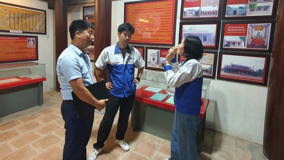 Công ty Nhật Bản chung tay giữ gìn vệ sinh môi trường tại Văn Miếu tỉnh Vĩnh Phúc