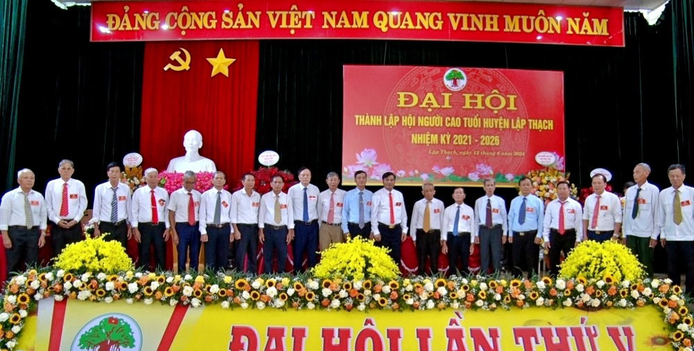 Ban chấp hành người cao tuổi ra mắt