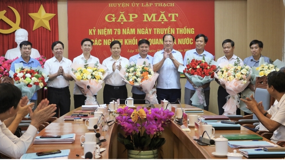 Huyện Lập Thạch: Gặp mặt kỷ niệm 79 năm Ngày truyền thống các ngành khối cơ quan nhà nước