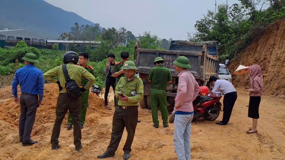 Vĩnh Phúc: "Đất tặc" ngang nhiên chống người thi hành công vụ