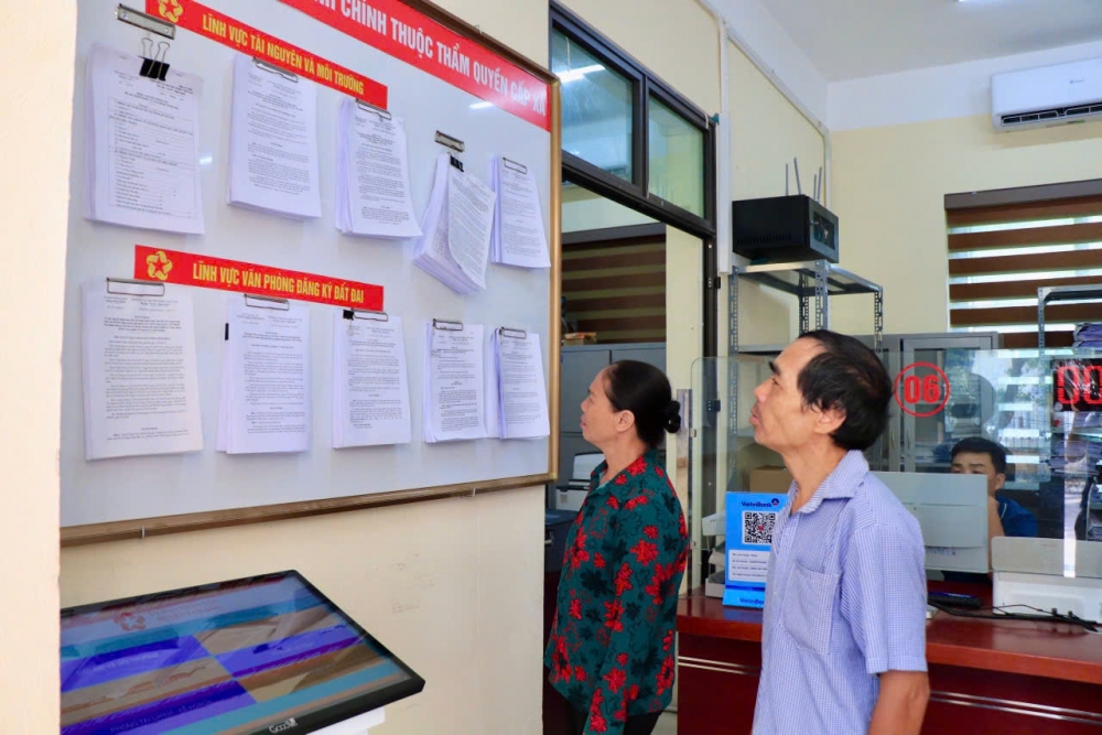 Người dân theo dõi, và chủ động tìm hiểu về các hồ sơ liên quan đến thủ tục hành chính