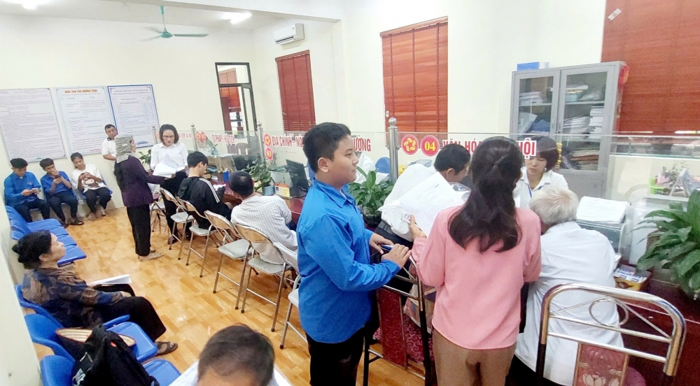 Các đoàn viên không chỉ hỗ trợ thao tác trên cổng dịch vụ công trực tuyến mà còn trực tiếp tuyên truyền, giải thích, hướng dẫn để người dân hiểu rõ những tiện ích khi thực hiện dịch vụ công trực tuyến và các ứng dụng công nghệ số