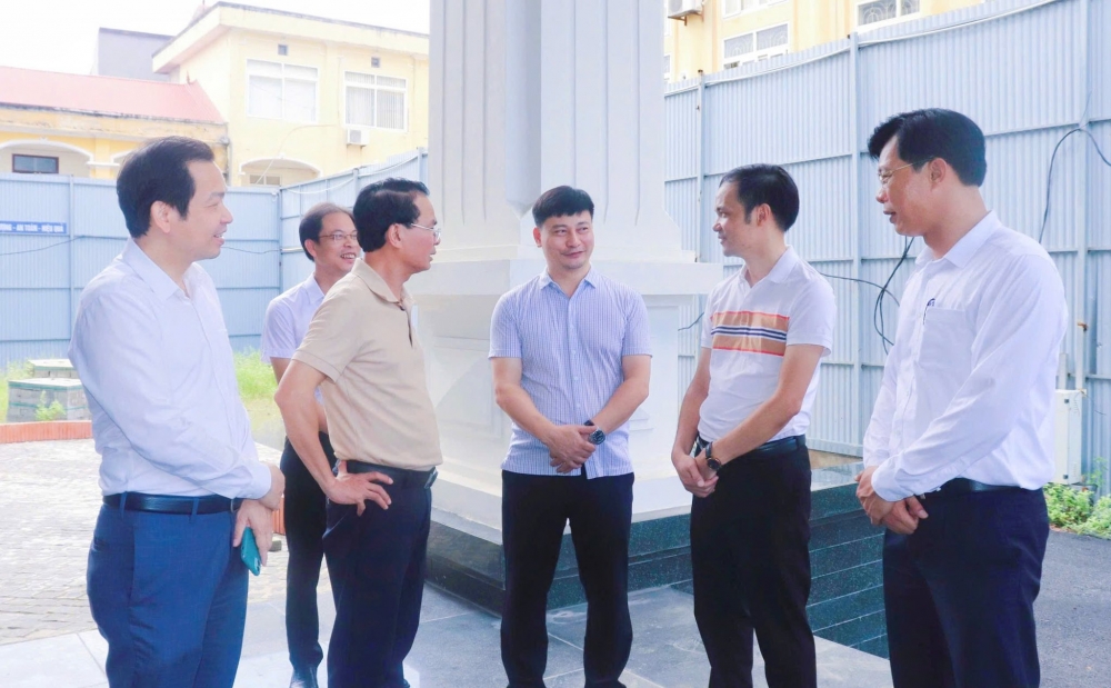 đồng chí Đặng Xuân Phong – Ủy viên Trung ương Đảng, Bí thư Tỉnh ủy Phú Thọ đã đến thăm Trụ sở Sở Giao thông vận tải Vĩnh Phúc (cũ) – BQL Dự án tỉnh – Địa điểm dự kiến sẽ bàn giao làm Trụ sở phường Vĩnh Phúc.