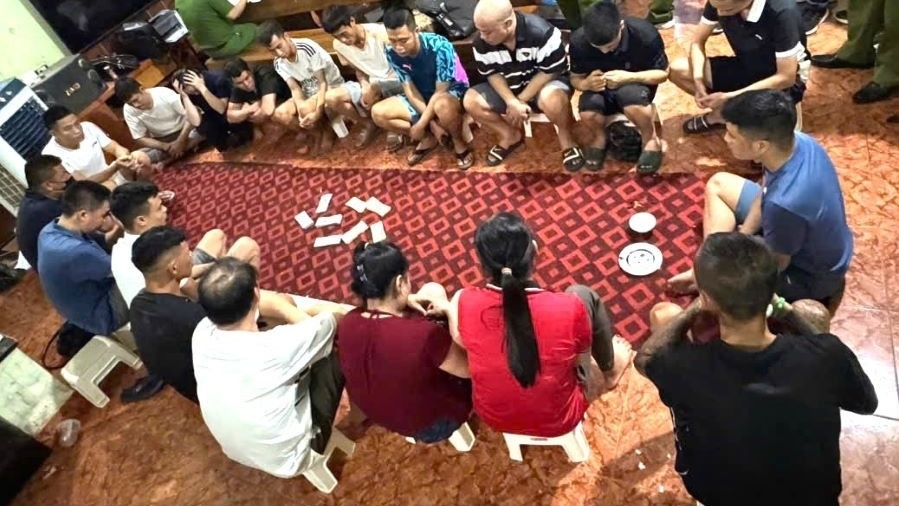 Công an Phú Thọ triệt phá sới bạc thu giữ hơn 200 triệu đồng