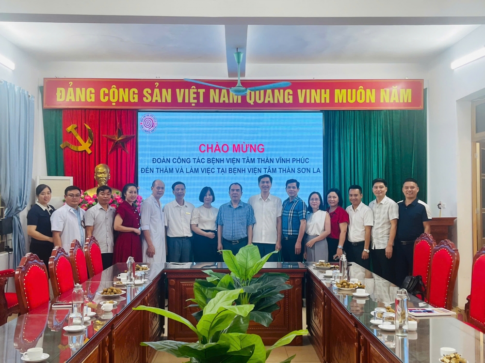 2 đơn vị chụp ảnh lưu niệm 