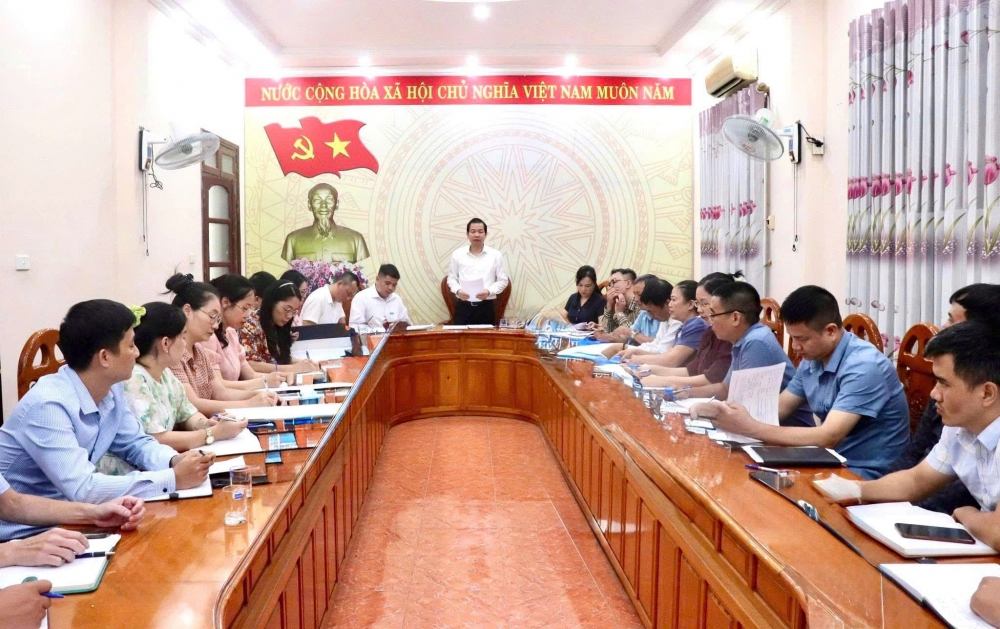 Lãnh đạo UBND phường Vĩnh Phúc chỉ đạo các nội dung đẩy nhanh tiến độ thi công các công trình, dự án.