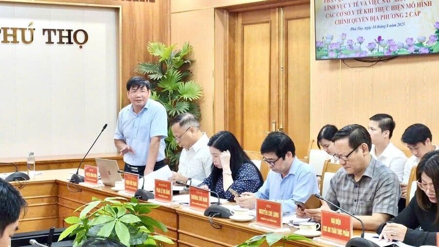 TS. Vũ Hồng Sơn - Vụ trưởng Vụ Tổ chức cán bộ của Bộ Y tế phát biểu tại buổi làm việc