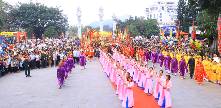 Lê hội Tây Thiên được tổ chức hàng năm thu hút hàng nghìn lượt người dân, du khách