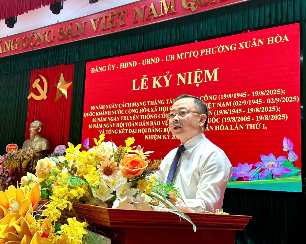 Đồng chí Đào Anh Dũng - Chủ tịch UBND phường ôn lại truyền thống những ngày lễ lớn