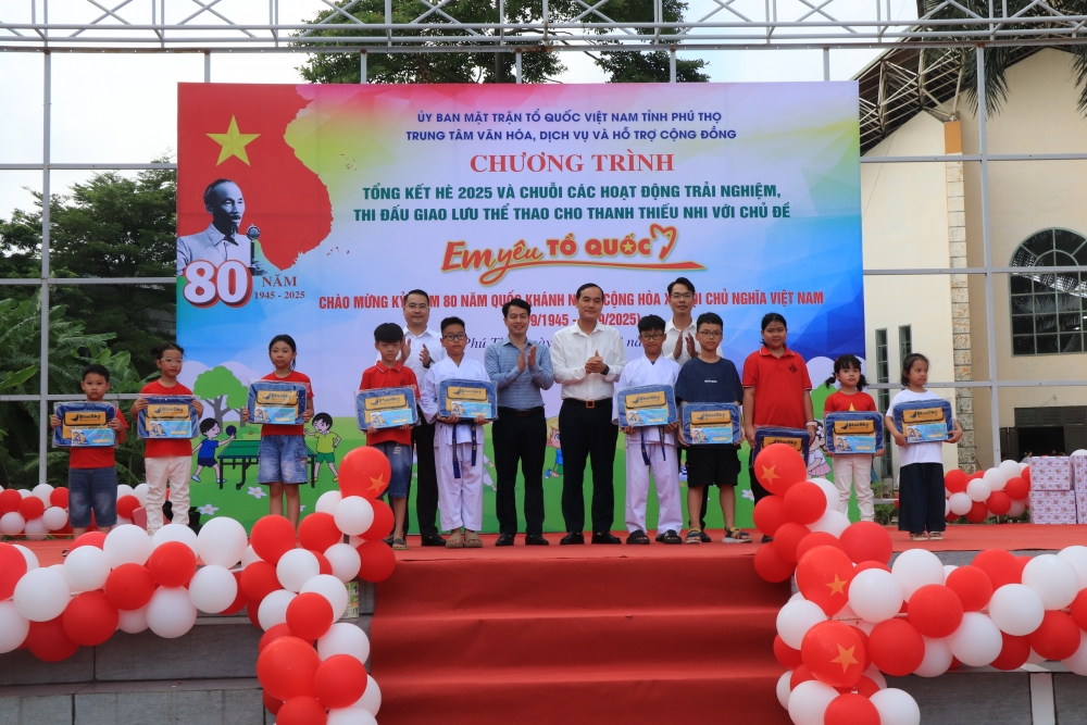 Phú Thọ sôi động chương trình "Em yêu Tổ quốc"