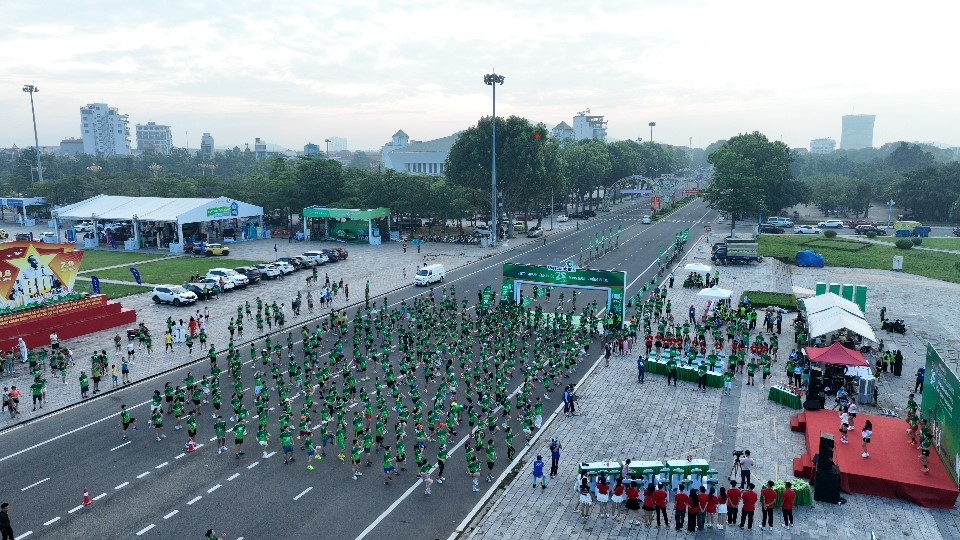 Giải chạy với sư tham gia của hơn 500 vận động viên