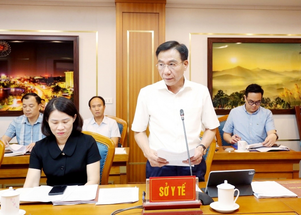 Lãnh đạo Sở Y tế báo cáo hoạt động của các trạm y tế xã
