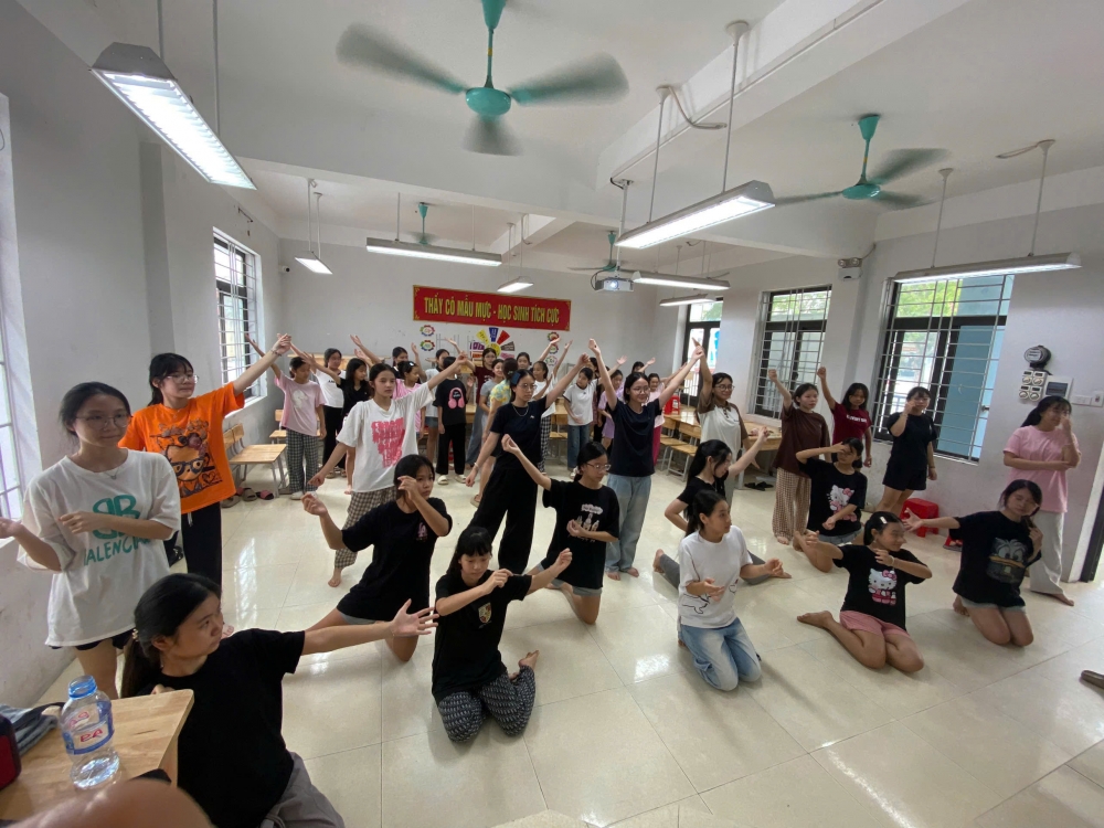 Học sinh Trường THCS Tích Sơn luyện tập các tiết mục văn nghệ cho lễ khai giảng. Học sinh Trường THCS Tích Sơn luyện tập các tiết mục văn nghệ cho lễ khai giảng.