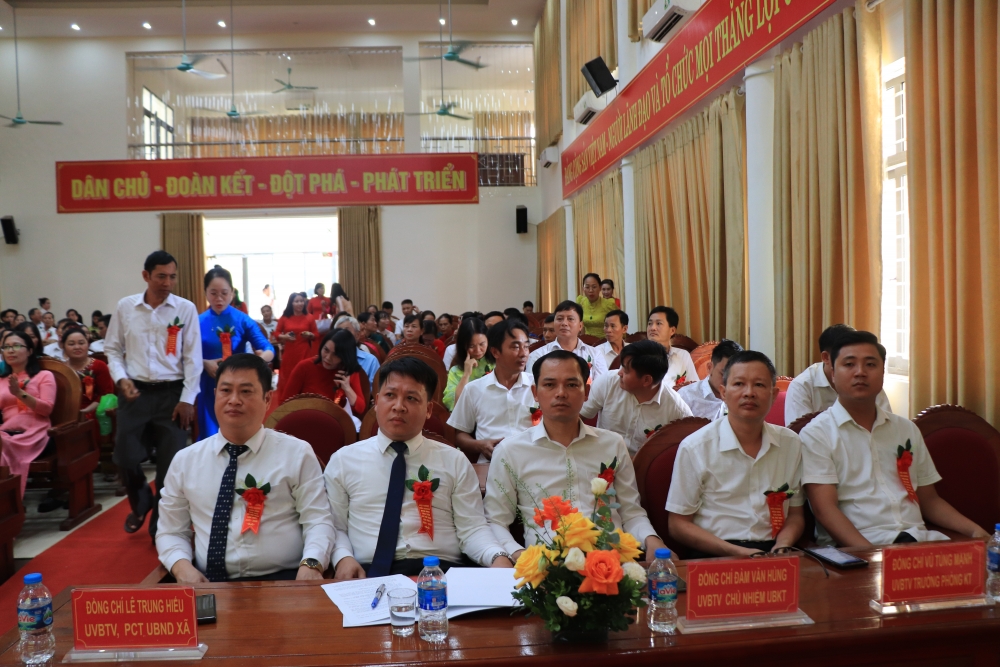 Xã Thổ Tang: Tuyên dương gương điển hình tiên tiến, dám nghĩ, dám làm và dám đổi mới