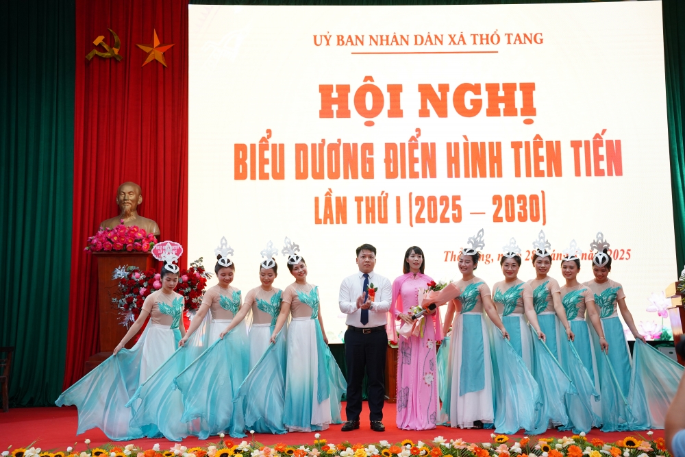 Xã Thổ Tang: Tuyên dương gương điển hình tiên tiến, dám nghĩ, dám làm và dám đổi mới