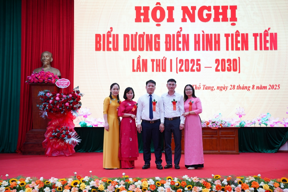 Xã Thổ Tang: Tuyên dương gương điển hình tiên tiến, dám nghĩ, dám làm và dám đổi mới