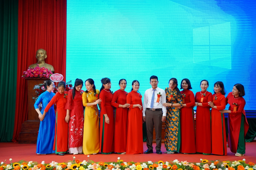 Xã Thổ Tang: Tuyên dương gương điển hình tiên tiến, dám nghĩ, dám làm và dám đổi mới