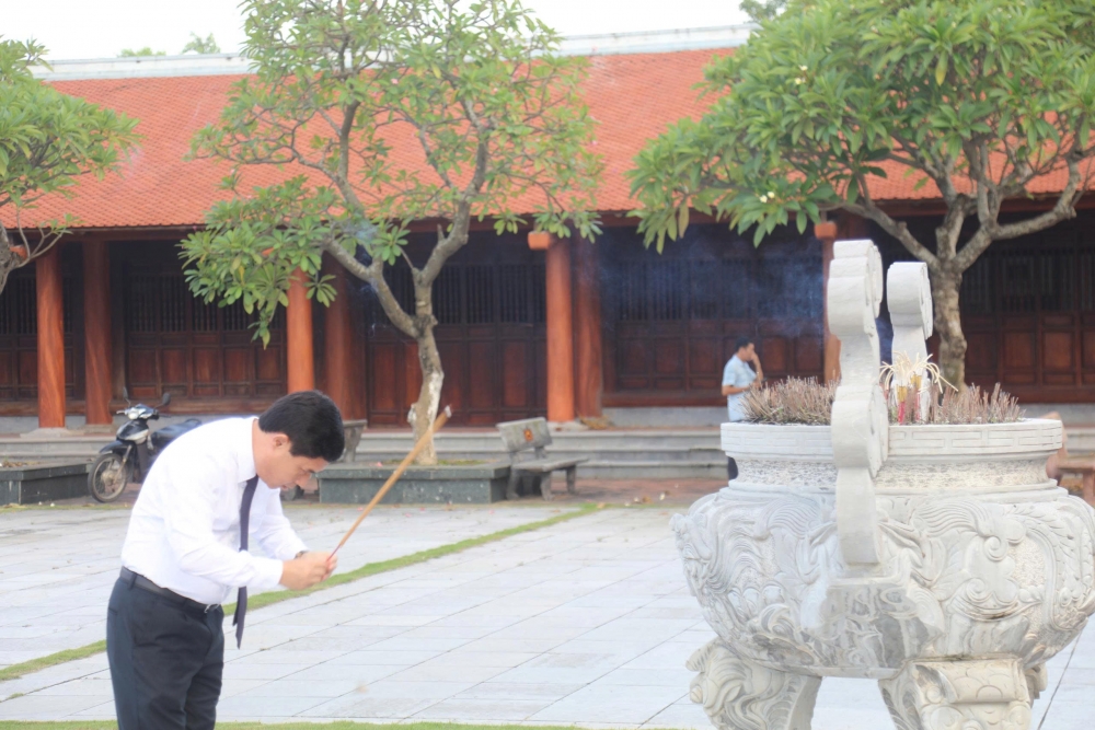 Phú Thọ: Trang trọng Lễ dâng hương tại Đền Liệt sỹ xã Vĩnh Tường