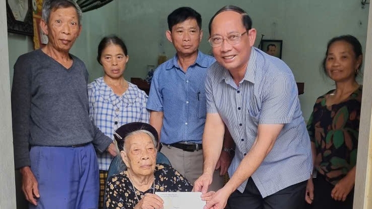 xa vinh thanh gan 4 ty dong qua quoc khanh den voi nguoi dan