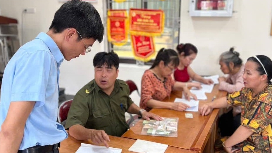 Phú Thọ: Người dân xã Vĩnh Tường vui mừng nhận quà Tết Độc lập