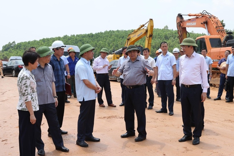 Thủ tướng Phạm Minh Chính kiểm tra tiến độ xây dựng dự án cao tốc Tuyên Quang – Phú Thọ
