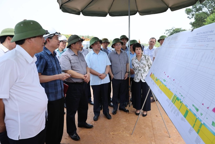 Thủ tướng Phạm Minh Chính đề nghị nghiên cứu, cân đối, bố trí thêm vốn cho dự án. Ảnh: Thế Đại