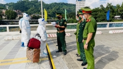 lao cai bat giu doi tuong tron truy na 19 nam ve toi danh mua ban phu nu