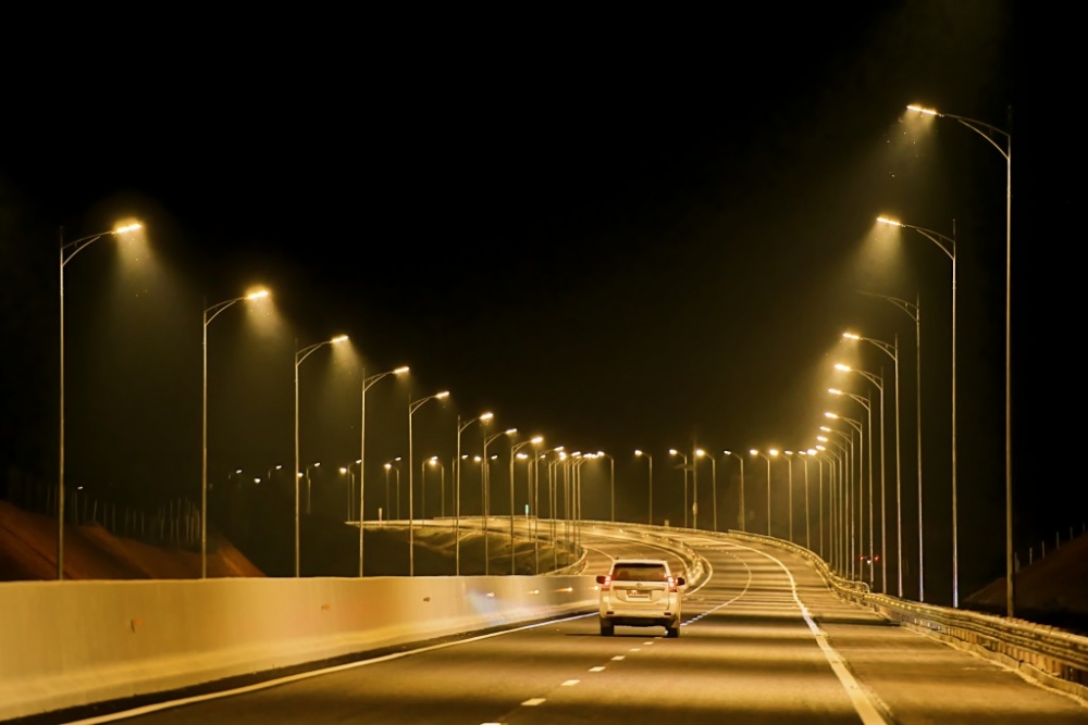 Cao tốc Vân Đồn - Móng Cái là tuyến cao tốc đầu tiên có điện thắp sáng kéo dài trên toàn tuyến