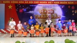 yen lac vinh phuc khong khi tung bung nao nhiet cua dem hoi trang ram tai xa nguyet duc