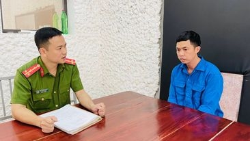 Đối tượng Đinh Văn Đạt tại cơ quan công an.