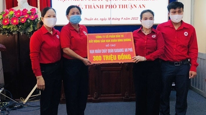 Hội Chữ thập đỏ tỉnh Bình Dương Chia sẻ, hỗ trợ các nạn nhân vụ cháy cơ sở karaoke An Phú
