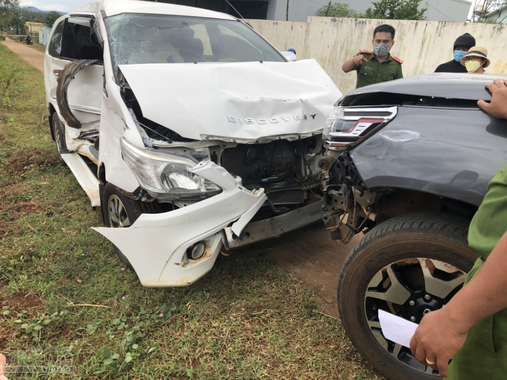 Cơ quan công an thực nghịệm vụ đối tượng Lê Xanh Ngọc dùng xe bán tải Hilux 5 lần đâm vào xe Inova