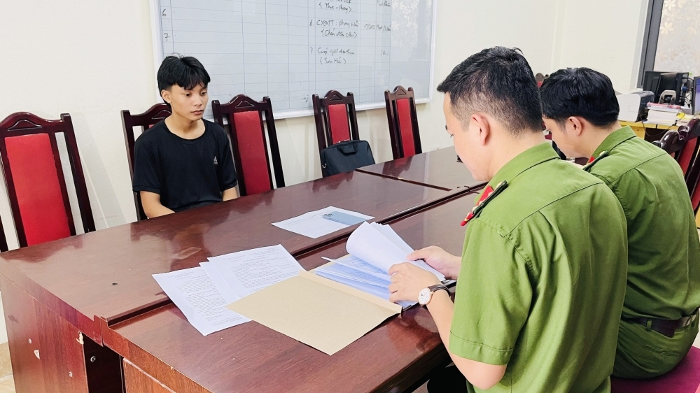 Lào Cai: Khởi tố đối tượng 2k cướp giật tài sản của shipper rồi bỏ trốn